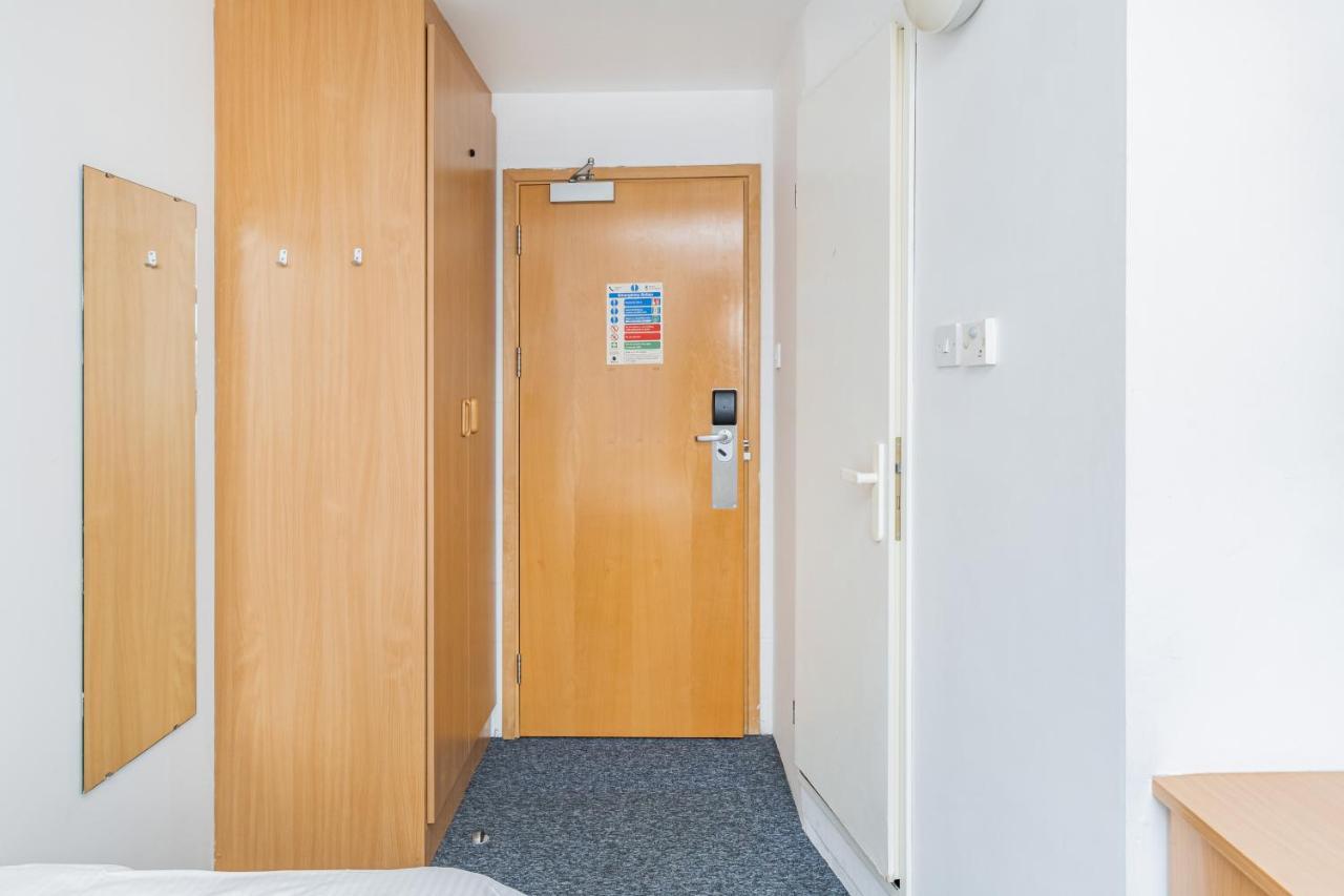 Vibrant Ensuite Rooms, Hatfield - Sk Bagian luar foto