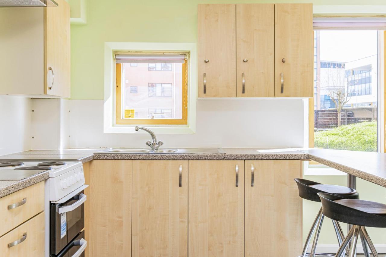 Vibrant Ensuite Rooms, Hatfield - Sk Bagian luar foto